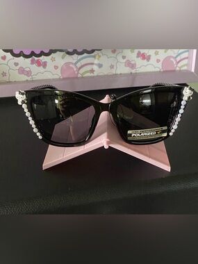 NWT Black Cat Accent Polarized Women’s Sunglasses
